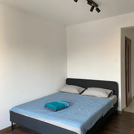 Minimalist Place * Boekarest
