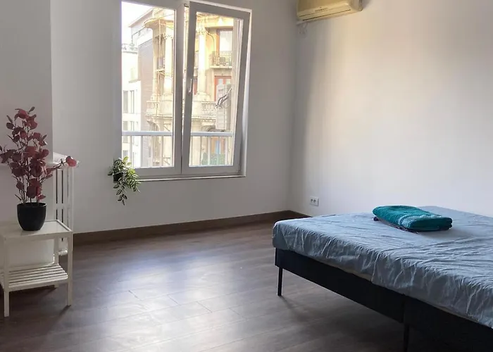 Minimalist Place Boekarest